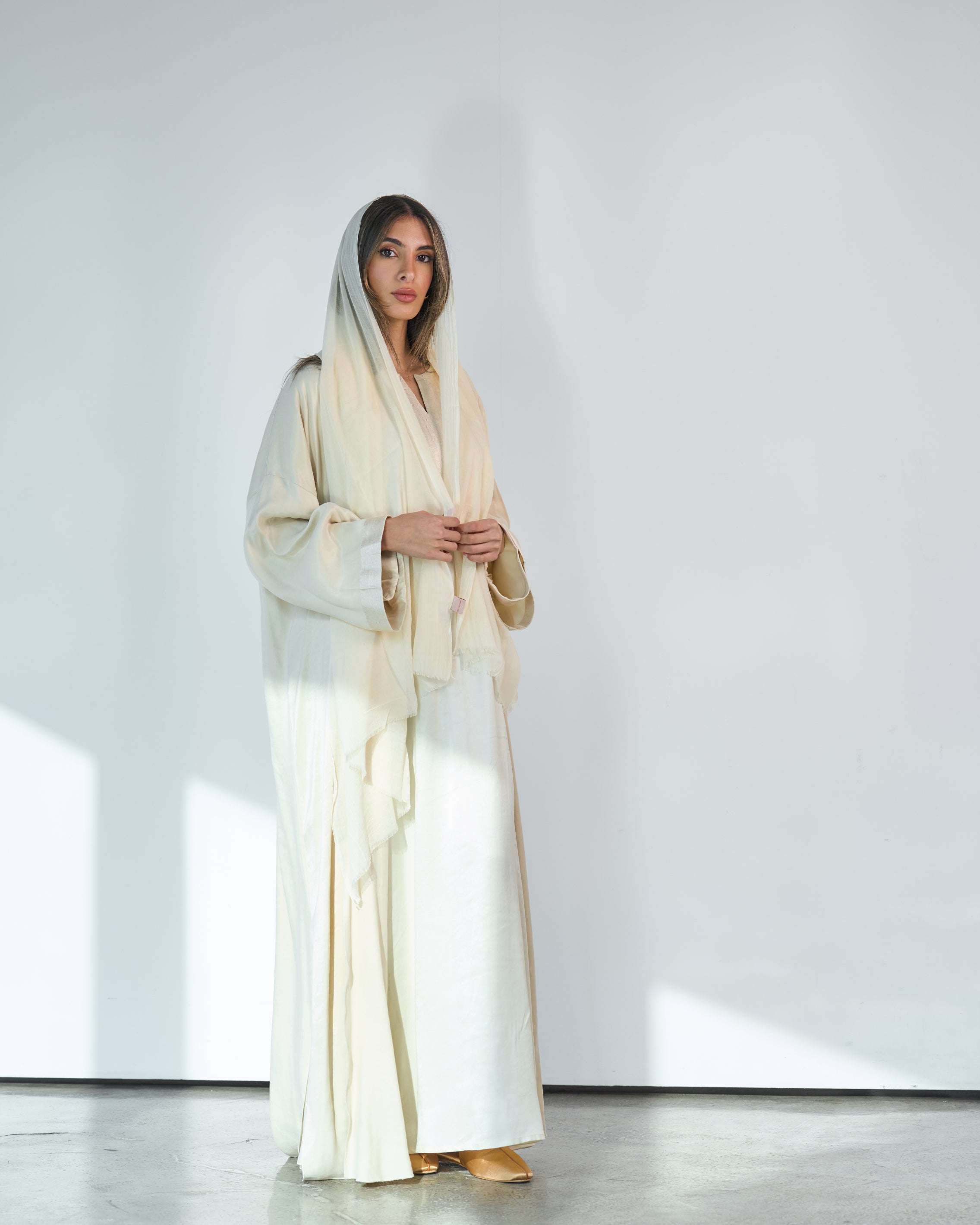 LONG OPEN BISHT WITH EMBROIDERED DRESS