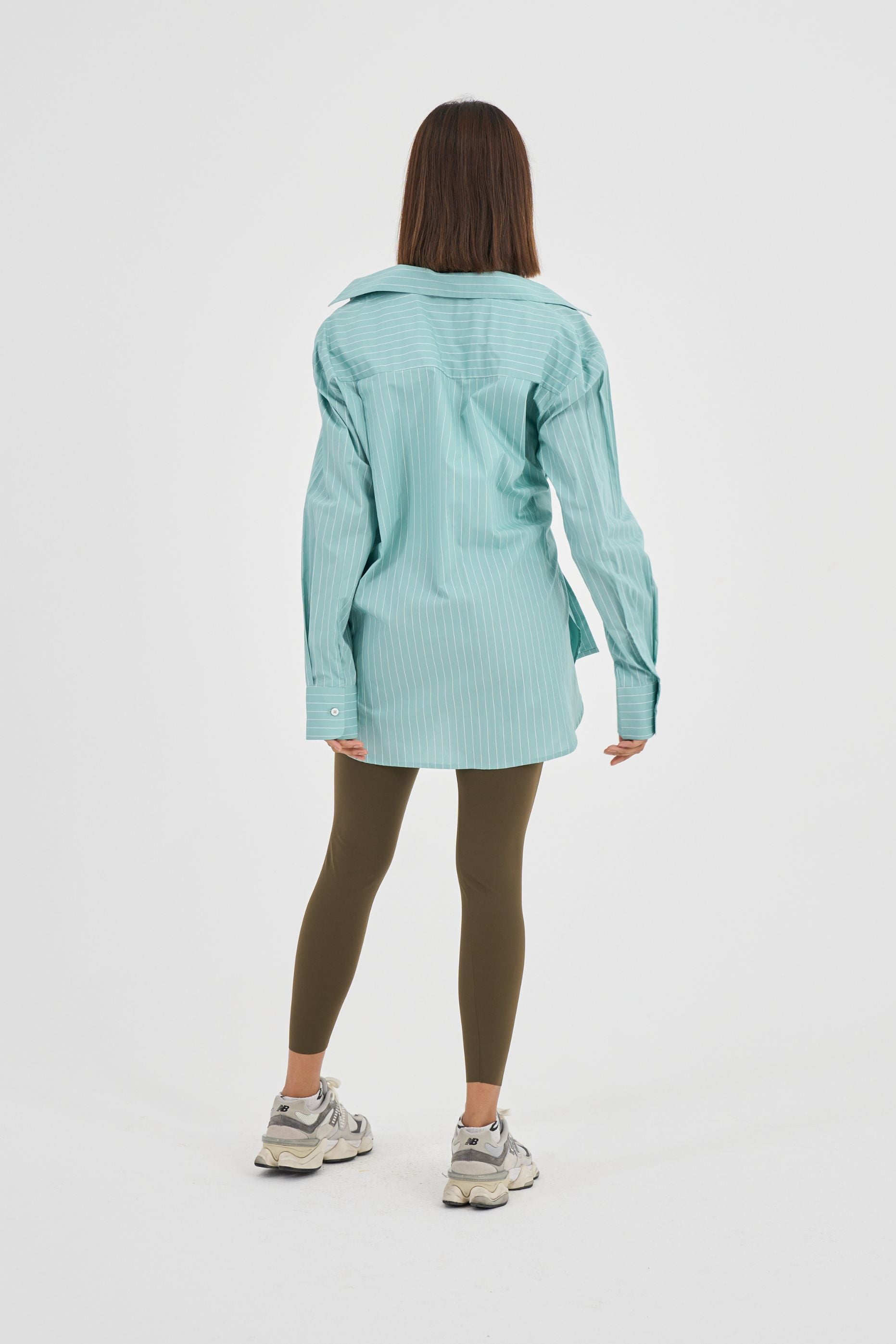 Side button Aqua shirt