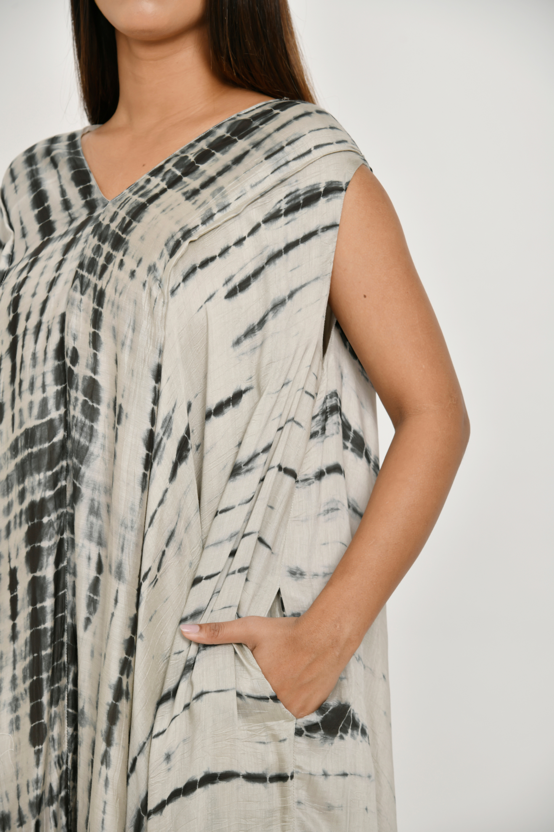 2 Vneck sleeveless 16C