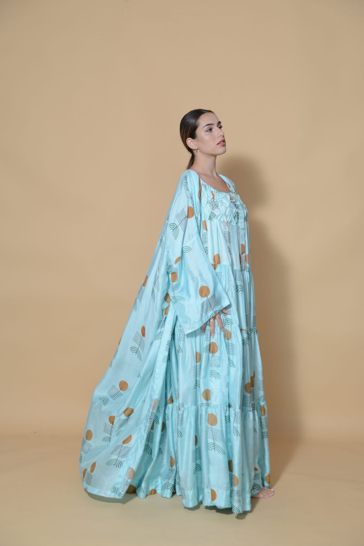 Silk Tier with Bisht Aqua Trendy Shape